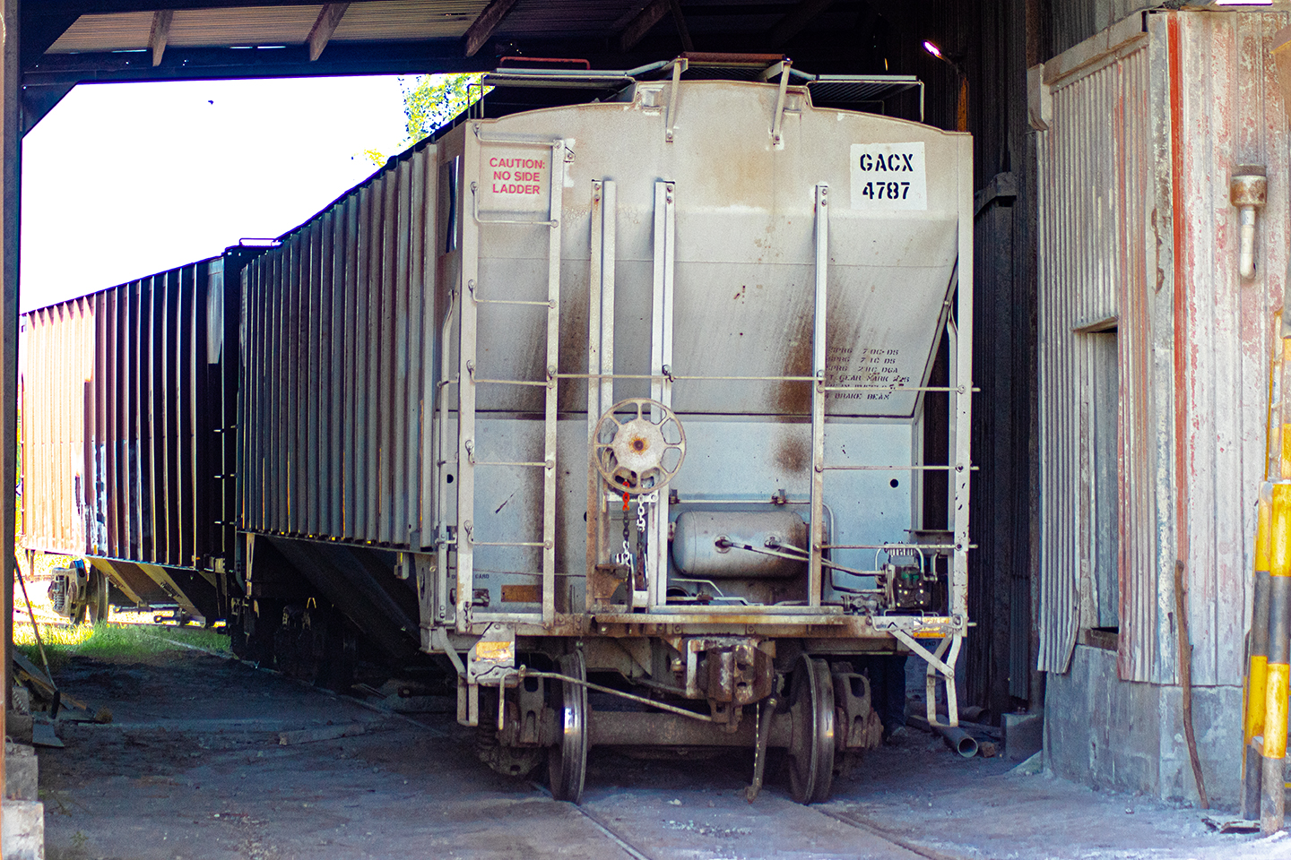 Railcar material handling